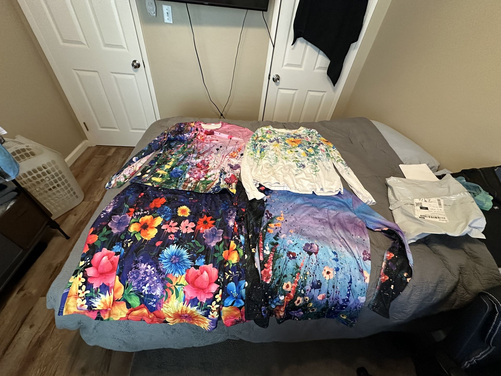 Medium Women's Oversized Floral Graphic Printed Sweatshirt Fall Casual Loose Long Sleeve Crewneck