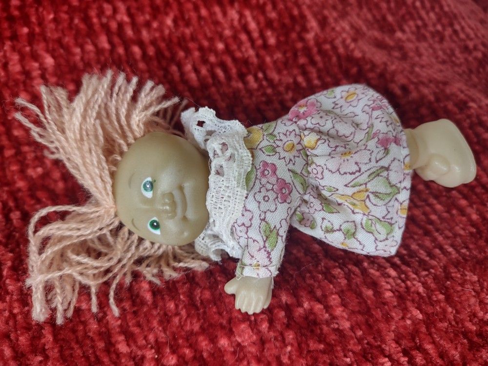Vintage 1980 Cabbage Patch Kids Claspy Arms Clip On Mini Figure