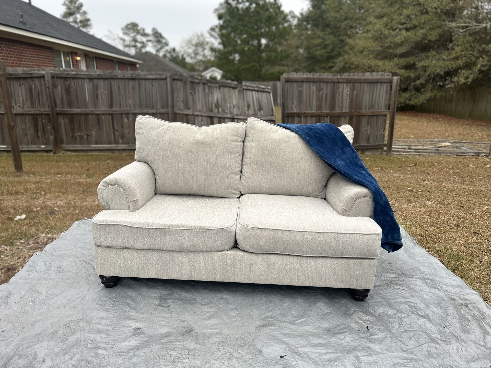 Loveseat Couch🚨FREE DELIVERY🚨