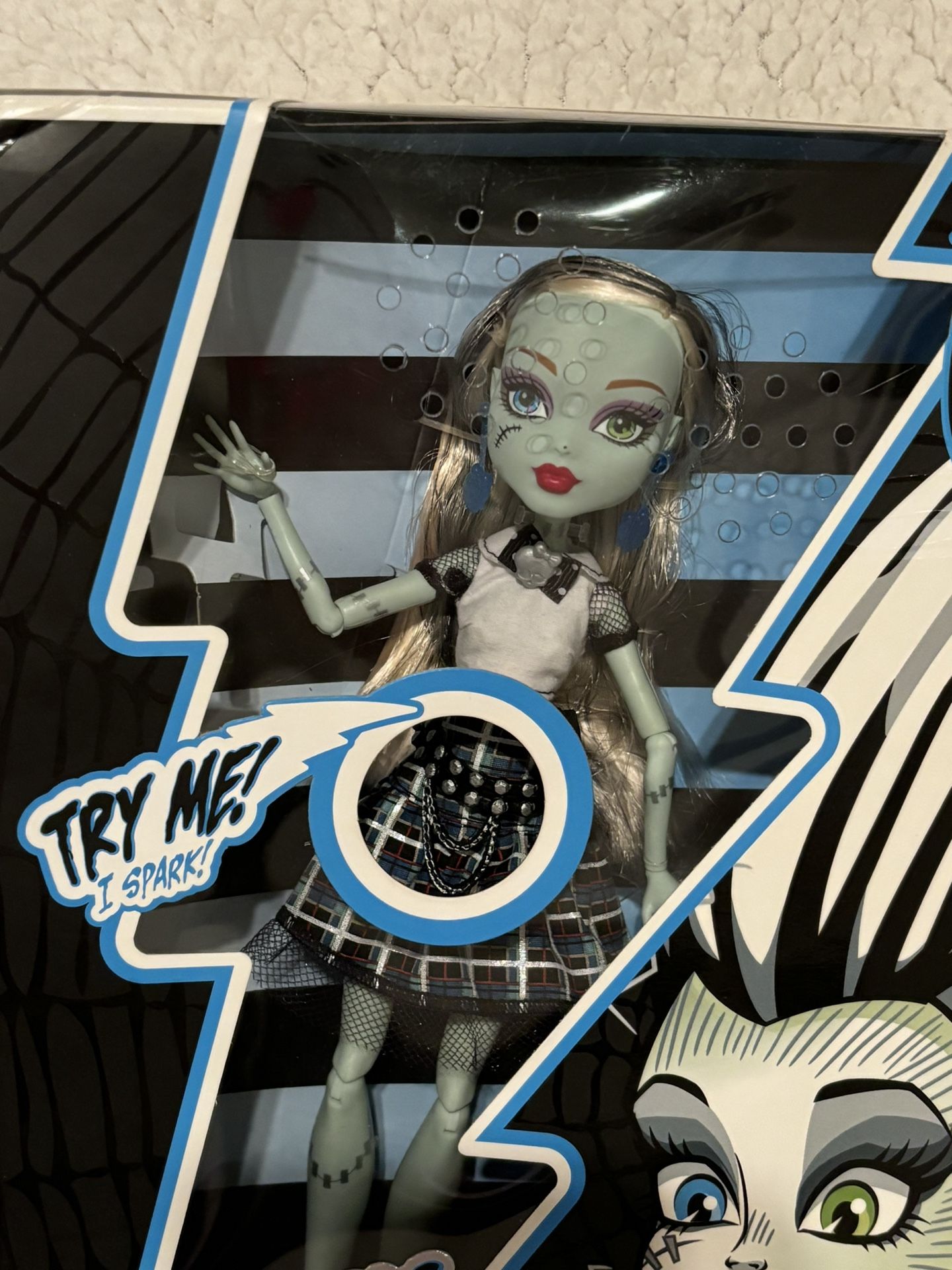 Monster High Doll Ghoul's Alive Frankie Stein 2012 *Dead Batteries*