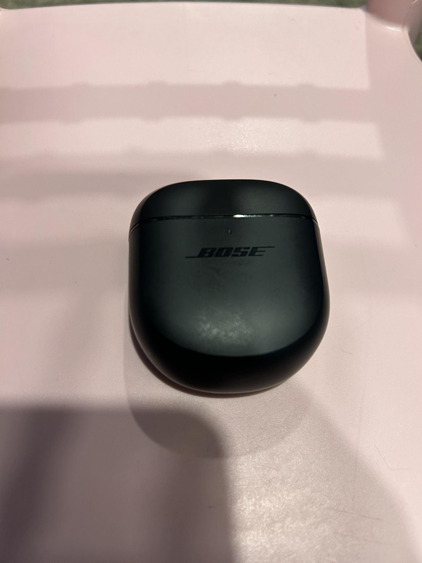 Bose 435911 QuietComfort II Ultra Wireless Earbuds w/ Charing Case Black Used like new. Will come as shown, if not in pictures, it’s not included.
