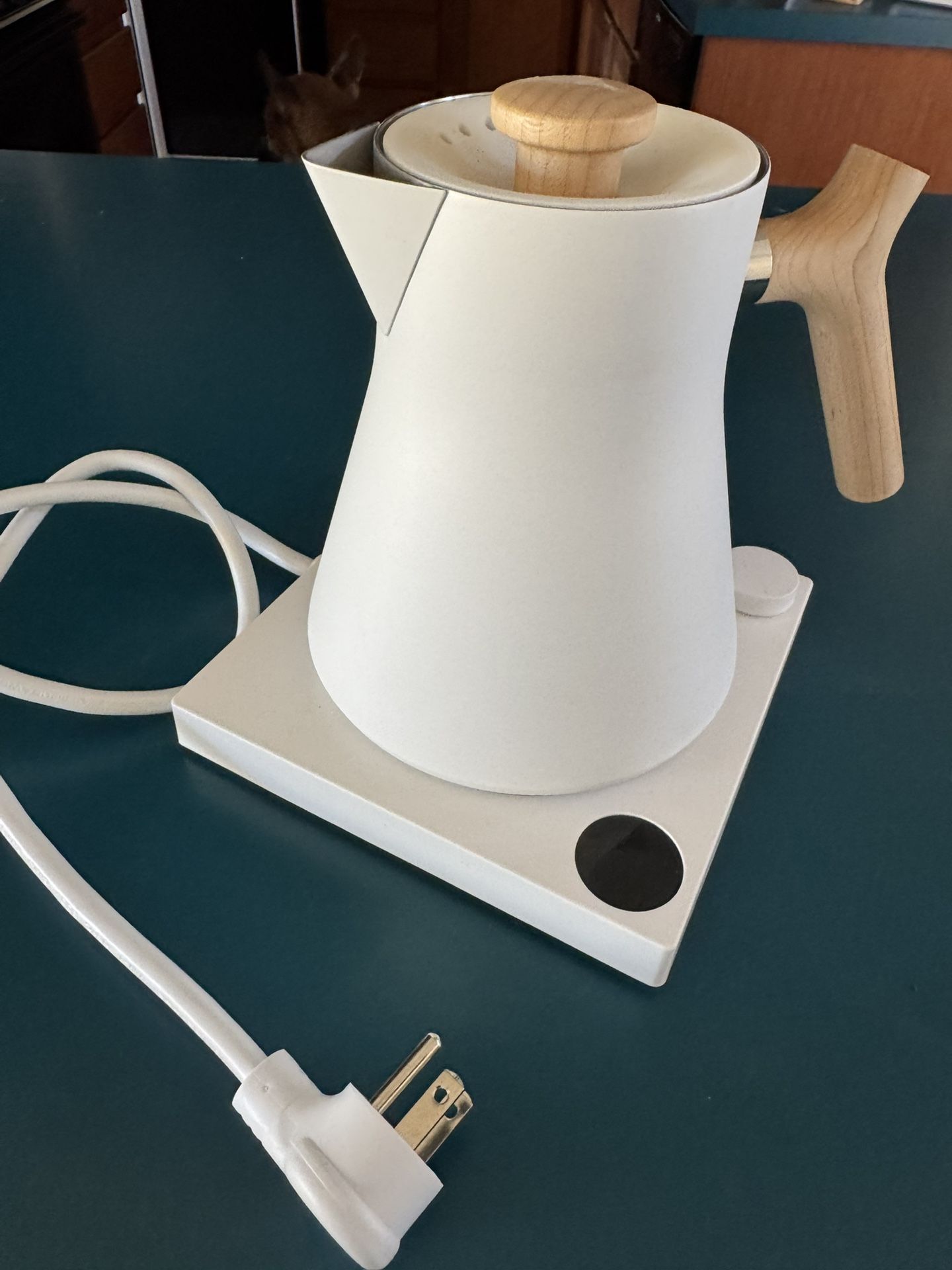 Fellow Electric Kettle - Works Perfectly! (Corvo EKG - Matte White + Maple)