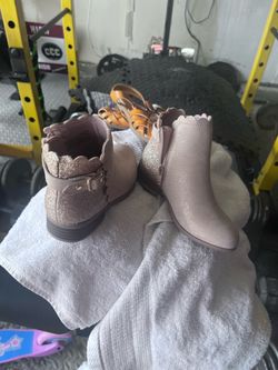Boots kids size 10.
