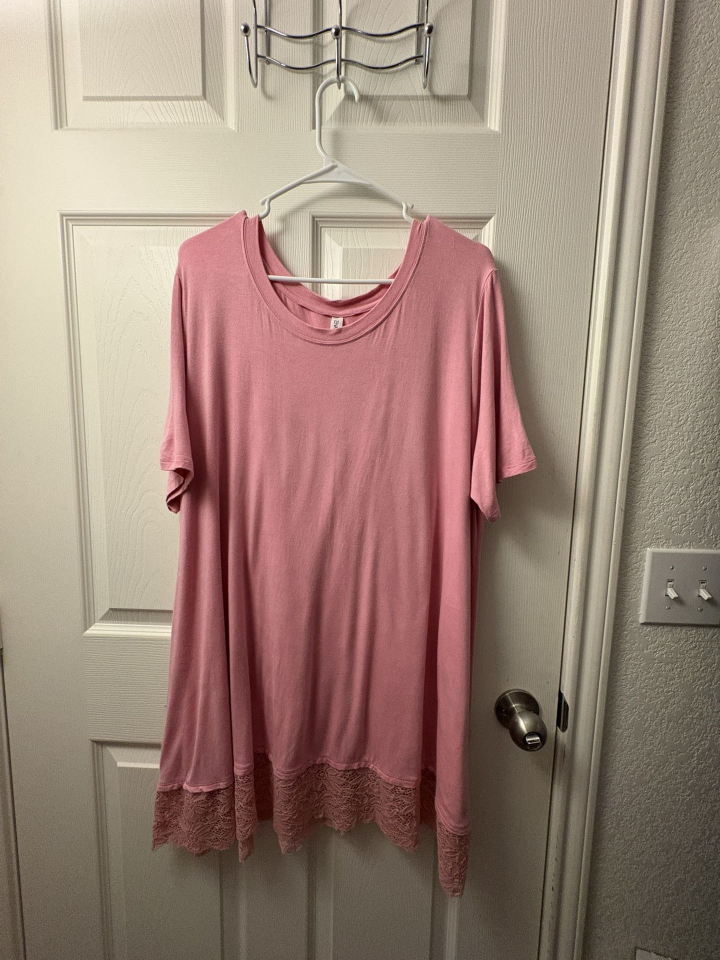 3X Women’s Plus Size Pink Tunic With Lace Detail