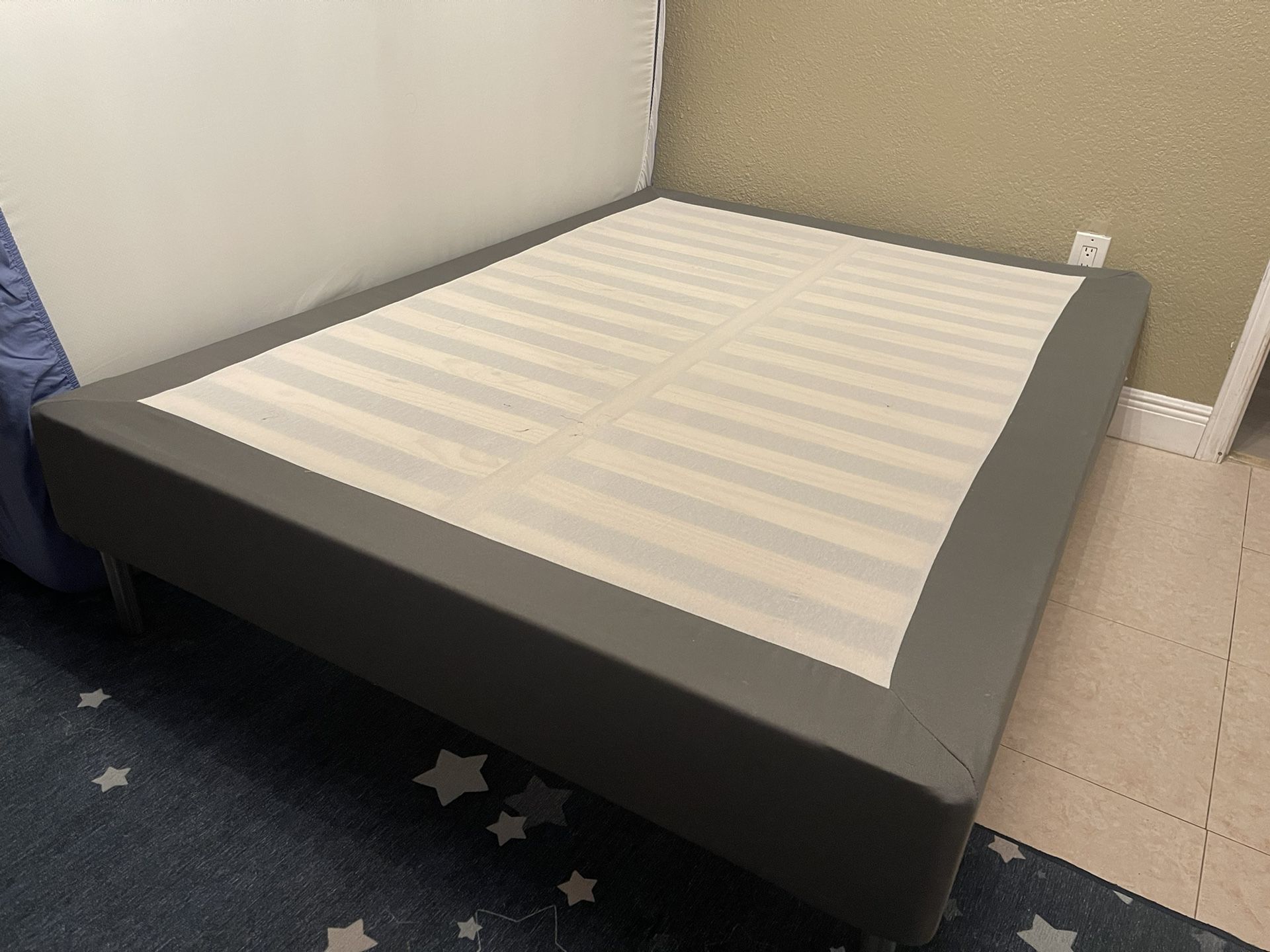 Sturdy Low Base Frame Modern Full Bed
