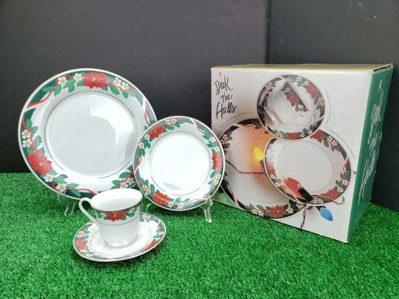 Tienshan Deck The Halls, Christmas Holiday 16 Pc Fine China Dinnerware Set For 4