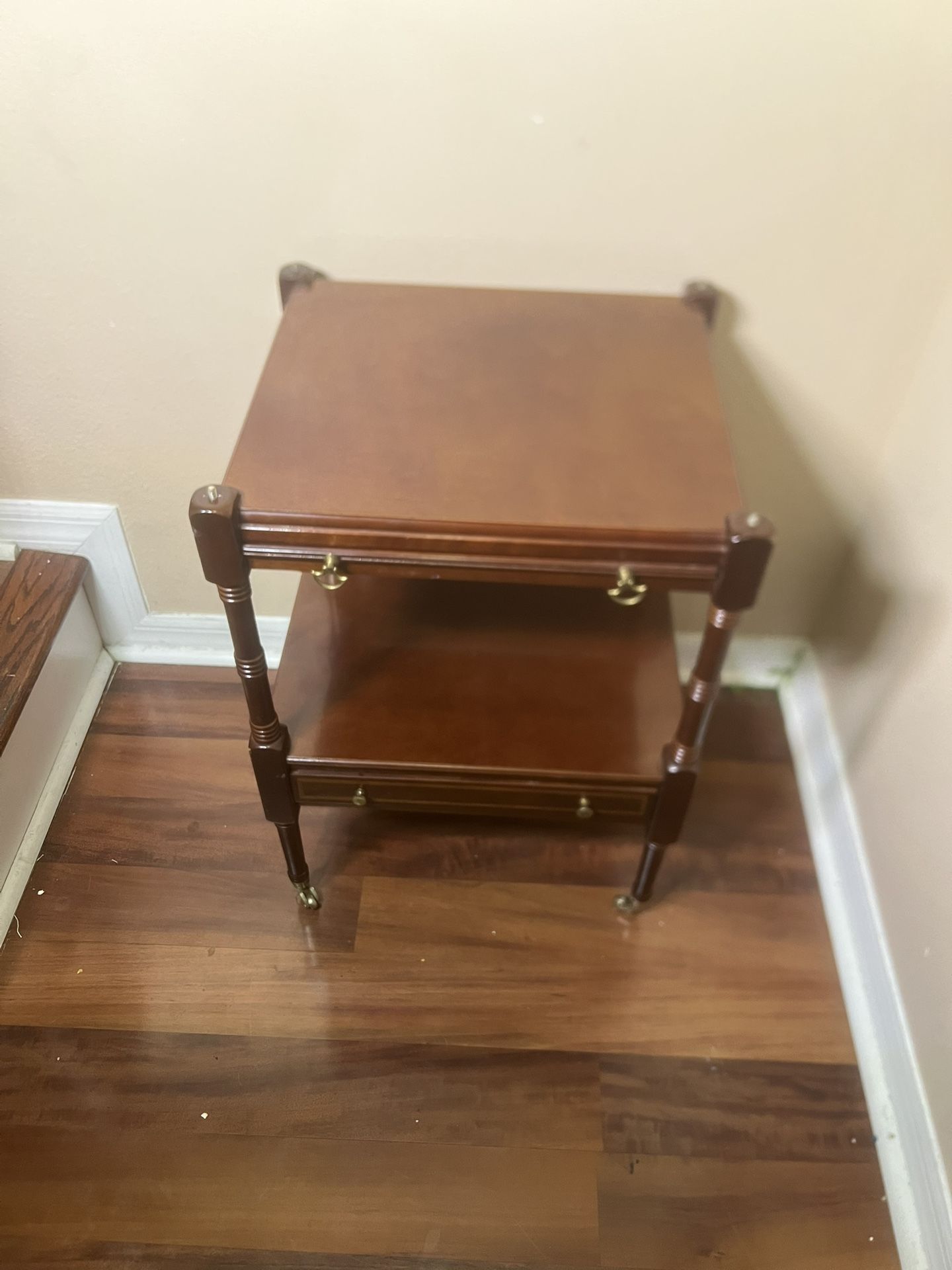 Bombay Company 2-Tier Side End Table W/ Drawer With Tray Pull Out tray. Missing 3 Knobs. NOTE the 3 of the top corner knobs are missing.  Used in good