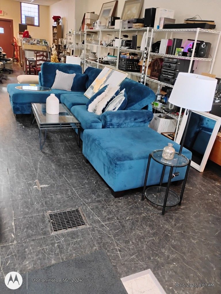 Nice 3pc Sectional