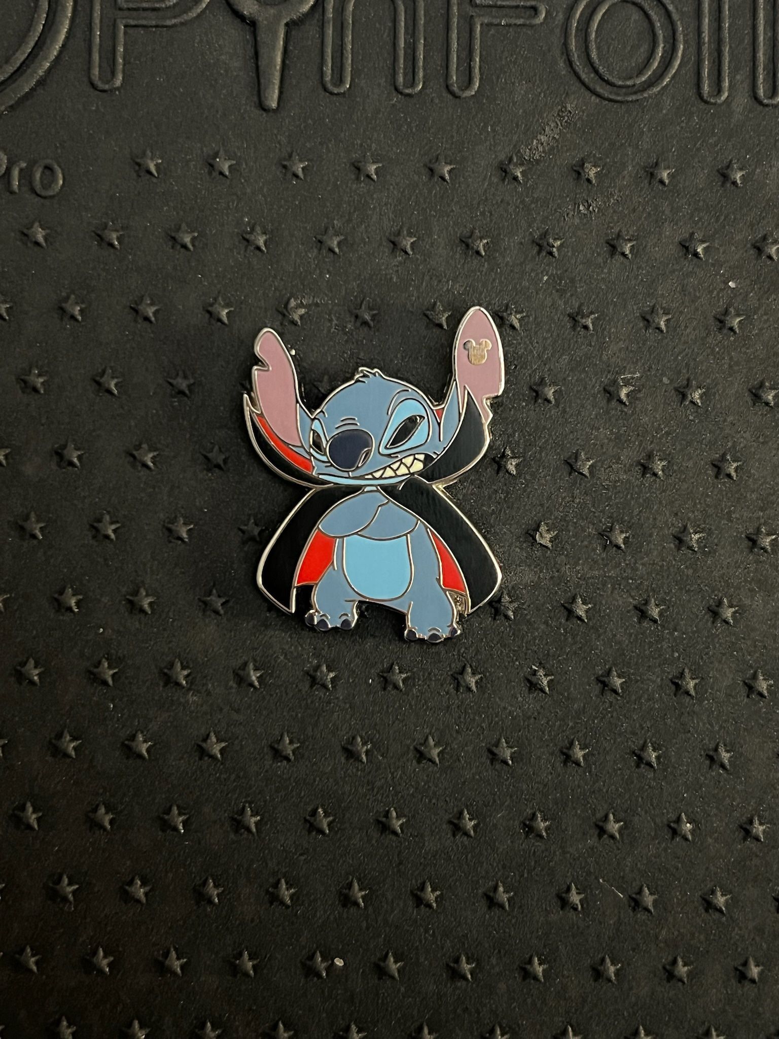 2024 Disney World Hidden Mickey Stitch Holidays Halloween Vampire Pin (18)