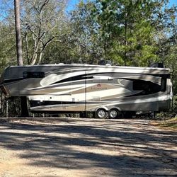 2012 Redwood 5th Wheel Camper