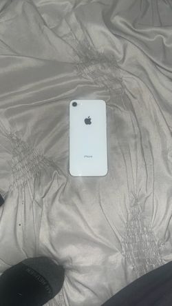 IPhone 8 with easy fix broken screen. 