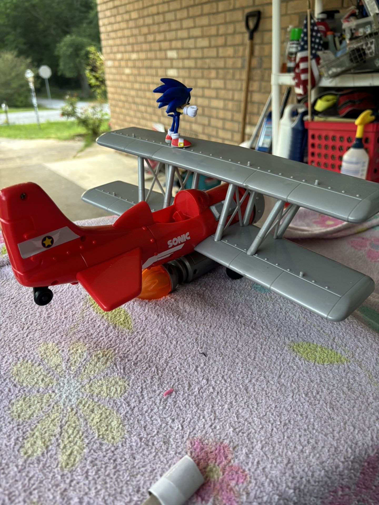 Sonic Tornado Biplane with Action Figure