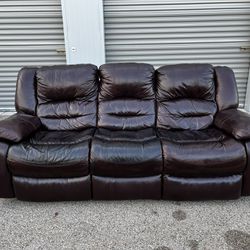 Beautiful Brown Cheers Leather Recliner Couch! 🚚 ***Free Delivery***   