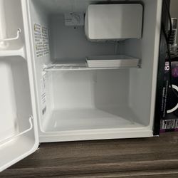 Hisense Mini Refrigerator 