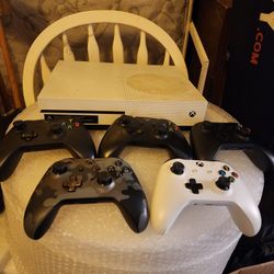 Xbox One S With 4 Controllers And 4 Games
