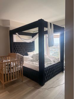 Queen size canopy bed black
