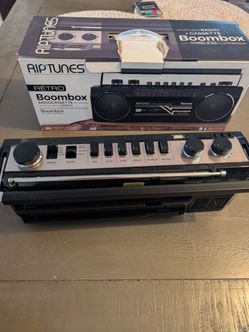 Riptunes retro boombox