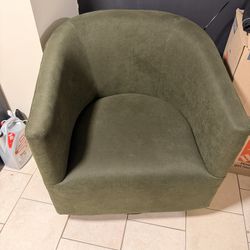 Bobs. Swivel Forest Green Chair 