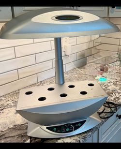AeroGarden Classic 7-Pod Indoor Hydroponic Garden System - Silver (Model 100710-SLR)