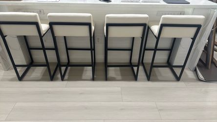 Bar stool