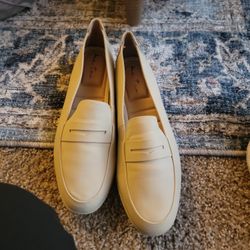 Brand New WOMEN'S SOZE 9