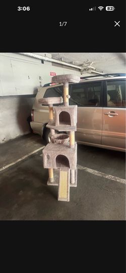 Cat tower in good shape 5 feet
