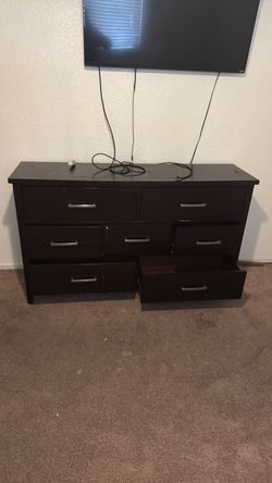 Dark brown dresser need gone today ! Pick up only
