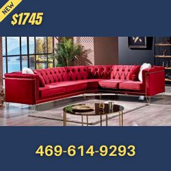 Modern Sectional With Pillows 