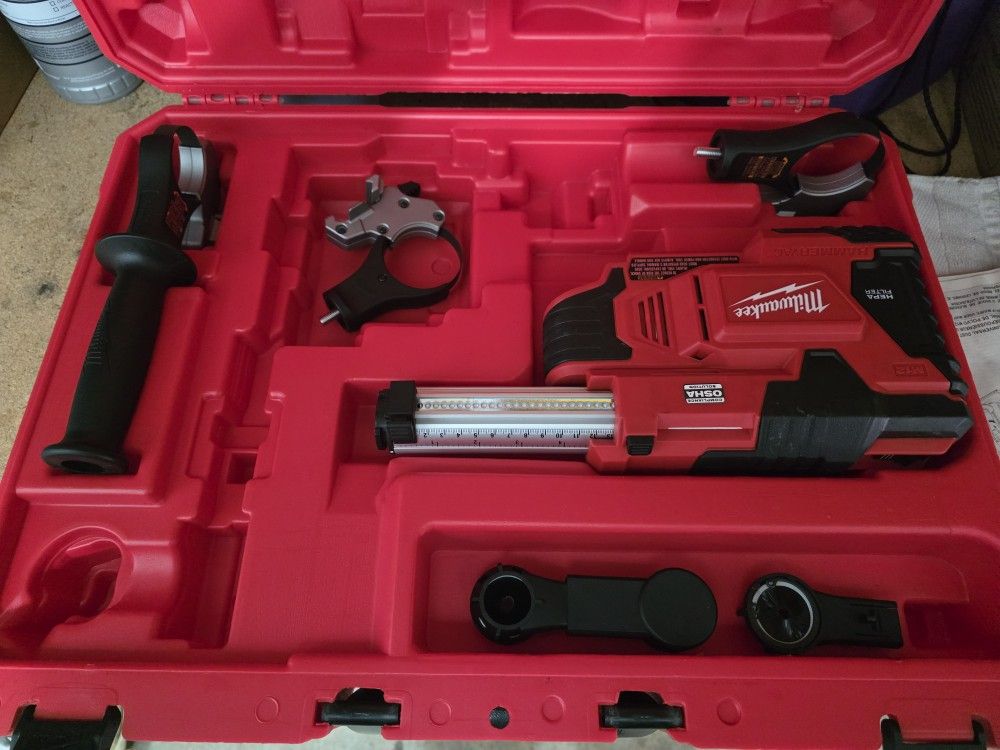 Milwaukee M12 Dust Extractor