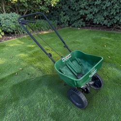Scotts Turf Builder Edge Guard Mini Broadcast Fertilizer Spreader! Retails $60.98