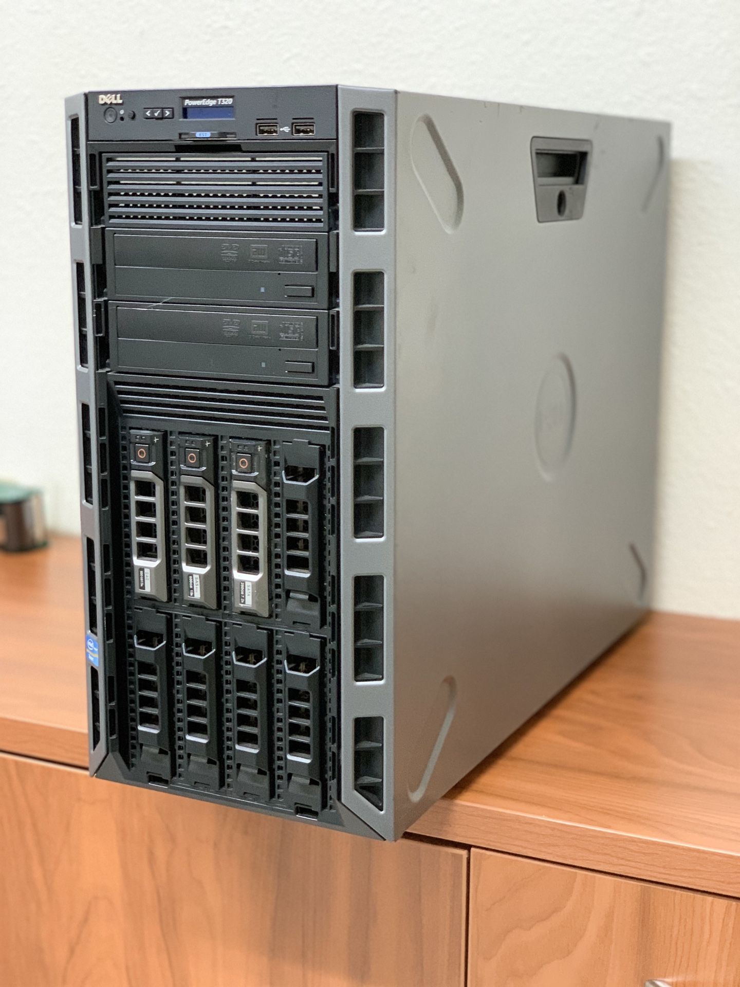 Dell PowerEdge T320 Server for Sale in Phoenix, AZ OfferUp