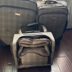 London Fog Travel Luggage Bag 