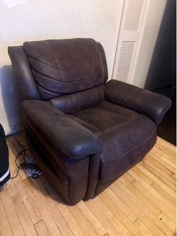 Recliner & massaging chair