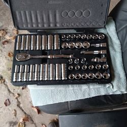 Gearwrench  49 PC.  Sae/metric Mechanics Tool Set. . Deep And Shallow Well