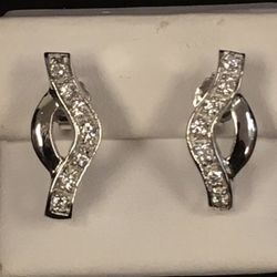 18 K White Gold Earrings
