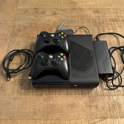 Xbox 360 E 250GB Bundle - 2 Controllers - Wireless N Adapter