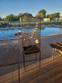 Metal bird cage with stand