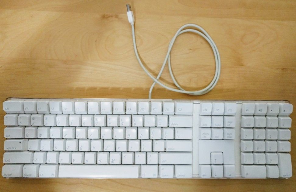 Apple Wired Clear USB Keyboard A1048 with 2 USB Ports