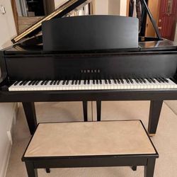 Yamaha G1 Baby Grand Piano - Stunning Ebony Finish - Excellent Condition 