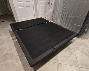 Queen Adjustable Bed Frame - Retails $949 - Adjustable Comfort Luxe Base