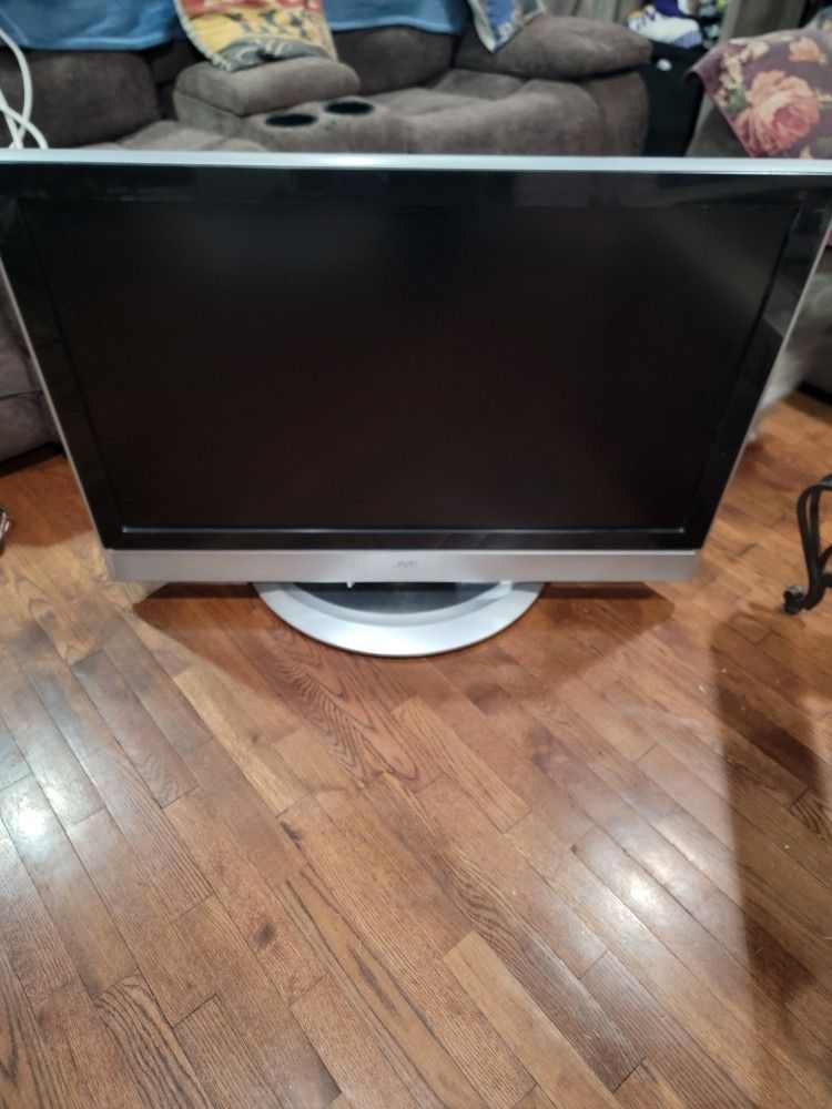 JVC 45" TV
