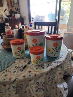 vintage 1970s nesting tin canisters  "flower power"