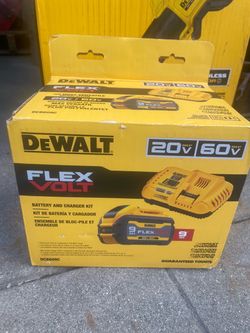 DEWALT 20V/60V MAX FLEXVOLT Lithium-Ion 9.0Ah Battery and Charger Starter Kit