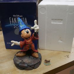 Disney Fantasia 2000 Markrita Pin Box Statue Figurine Sorcerer's Apprentice new. with original box box was open to take pictures. 