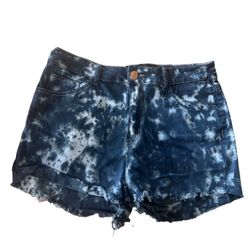 AQ Denim Tie Dye Size 14 Shorts.  Comes from a pet and smoke free household  Some fringe Good condition 2 pockets B51 