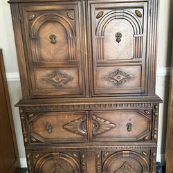 Armoire/ Dresser