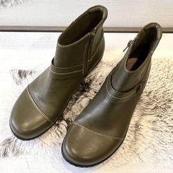 Clarks Olive Green Leather Ankle Boots – Size 10 – Comfort Casual Booties