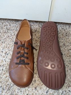 Women's Soft Leather Casual Sneakers size 9.5 (similar to barefoot style shoes)