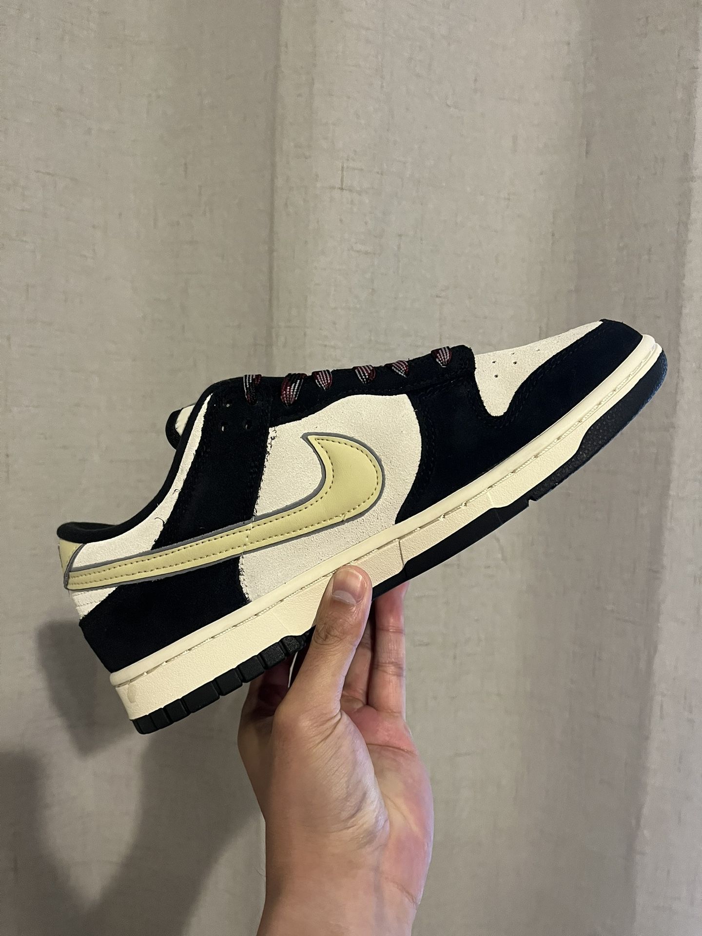 Nike Dunk “BLACK SUEDE” Size 9 (M)