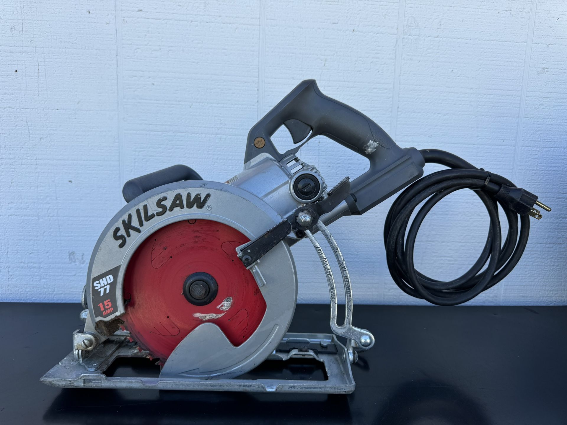 Gently Used SKILSAW SPT77W-01 15-Amp 7-1/4-Inch Aluminum Worm Drive Circular Saw 